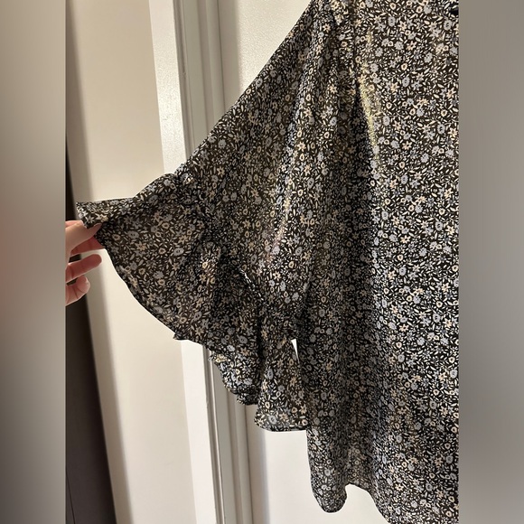 LC Lauren Conrad Business Floral Flutter-Lustrous Sleeve Top Plus Size XXL (20) - Picture 4 of 8